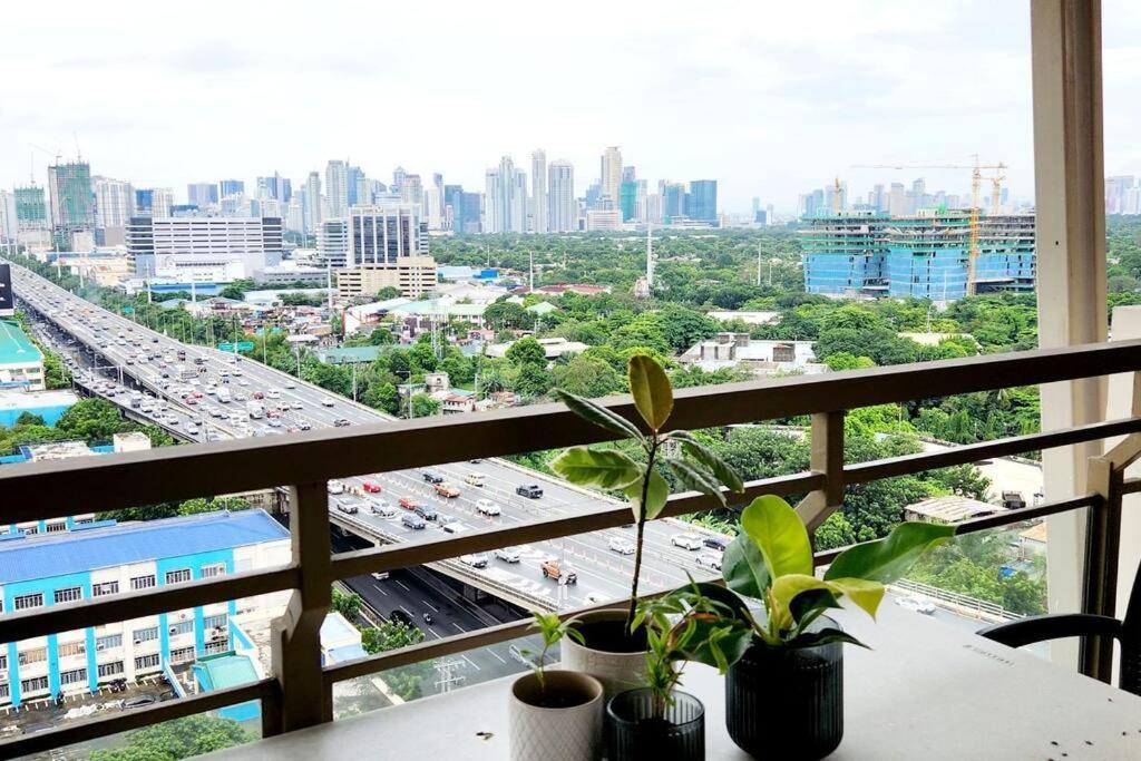 Casa Antonio At Fairway Terraces Family Penthouse 2Br Wi-Fi Nr Golf, Airport, Fort Bgc Манила Экстерьер фото